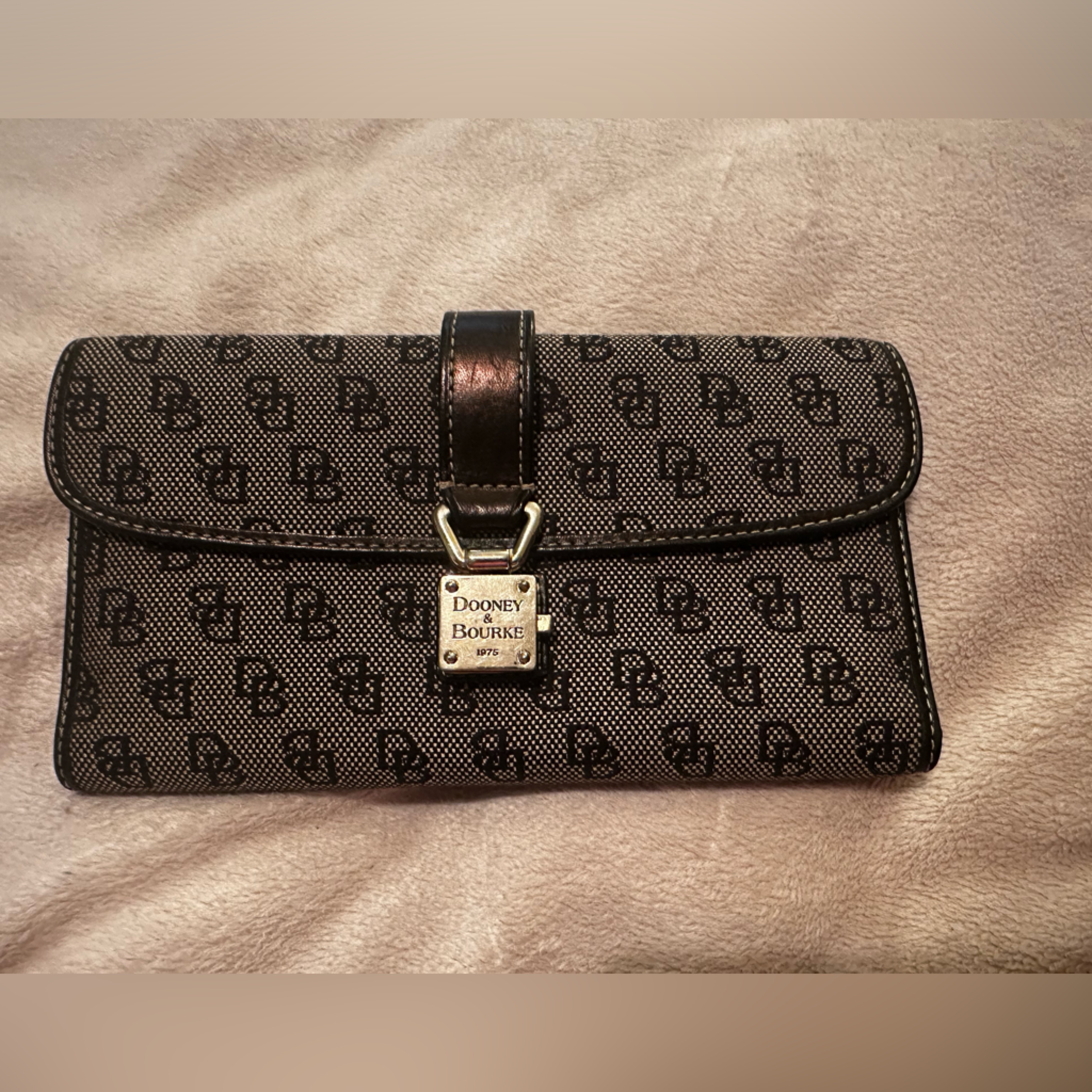 Vintage Dooney & Bourke Wallet